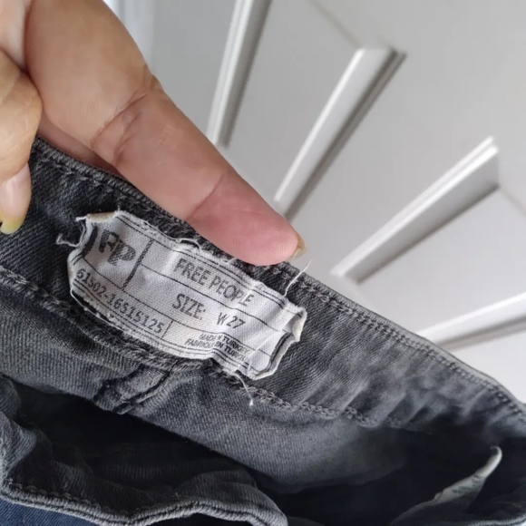 Free People frayed hem cropped jeans, size 27 - Picture 5 of 6